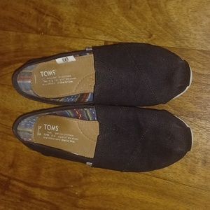 Tom's black shoes size 7.5